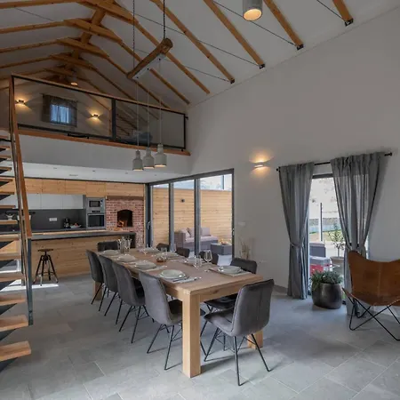 Prázdninový dům My Dalmatia - Luxury Prolozac With Private Heated Pool