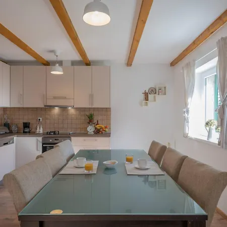 My Dalmatia - Luxury Prolozac With Private Heated Pool Prázdninový dům *